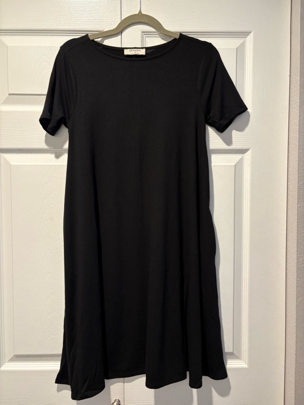 Zenana Outfitters Black Short-Sleeve Swing Dress with pockets